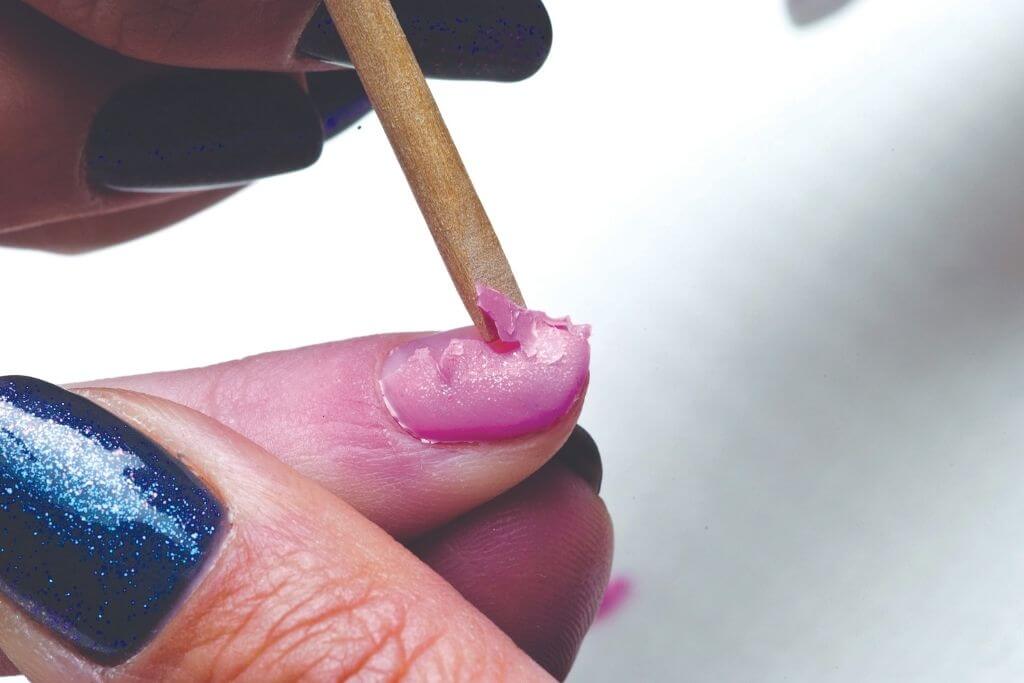 Почему отходит гель от натуральных ногтей?